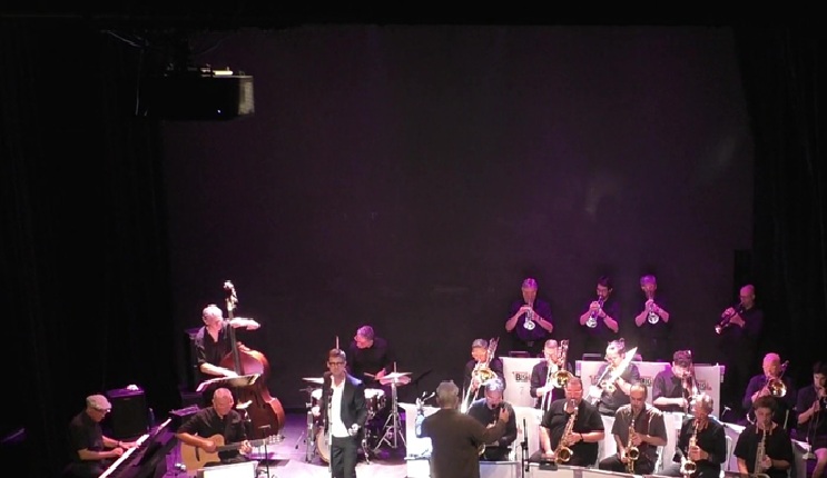 Nuit Américaine Big Band Brignais avec le chanteur